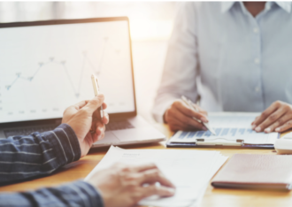 business franchise owner looks for franchise investment with help from free franchise experts at francoach