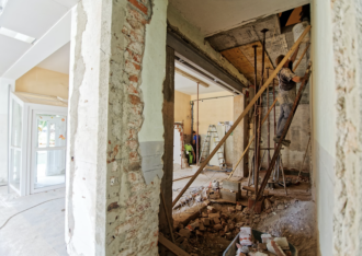disaster repair franchise owner works with franchise coach at FranCoach to find the best franchise to own