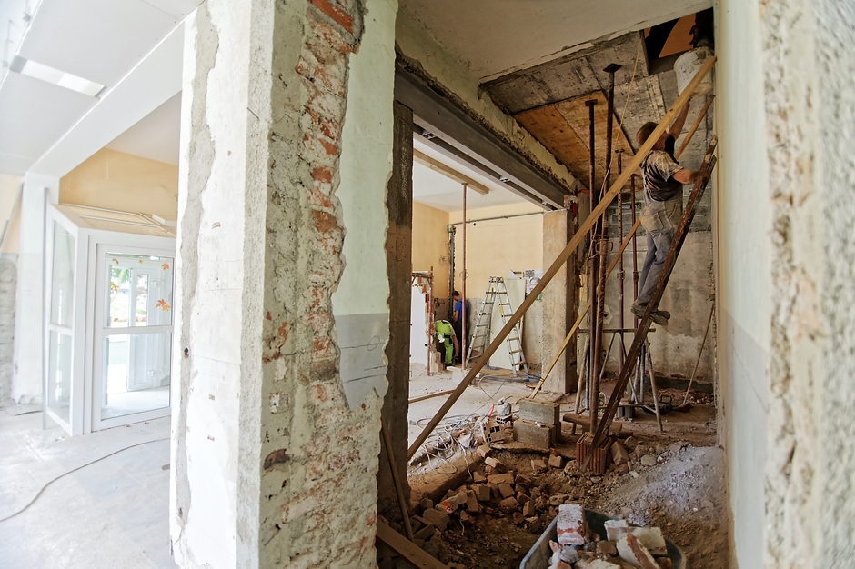 disaster repair franchise owner works with franchise coach at FranCoach to find the best franchise to own