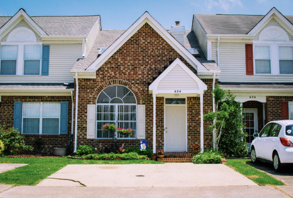 real estate franchise owner works with experts at FranCoach to find the best franchise in 2024